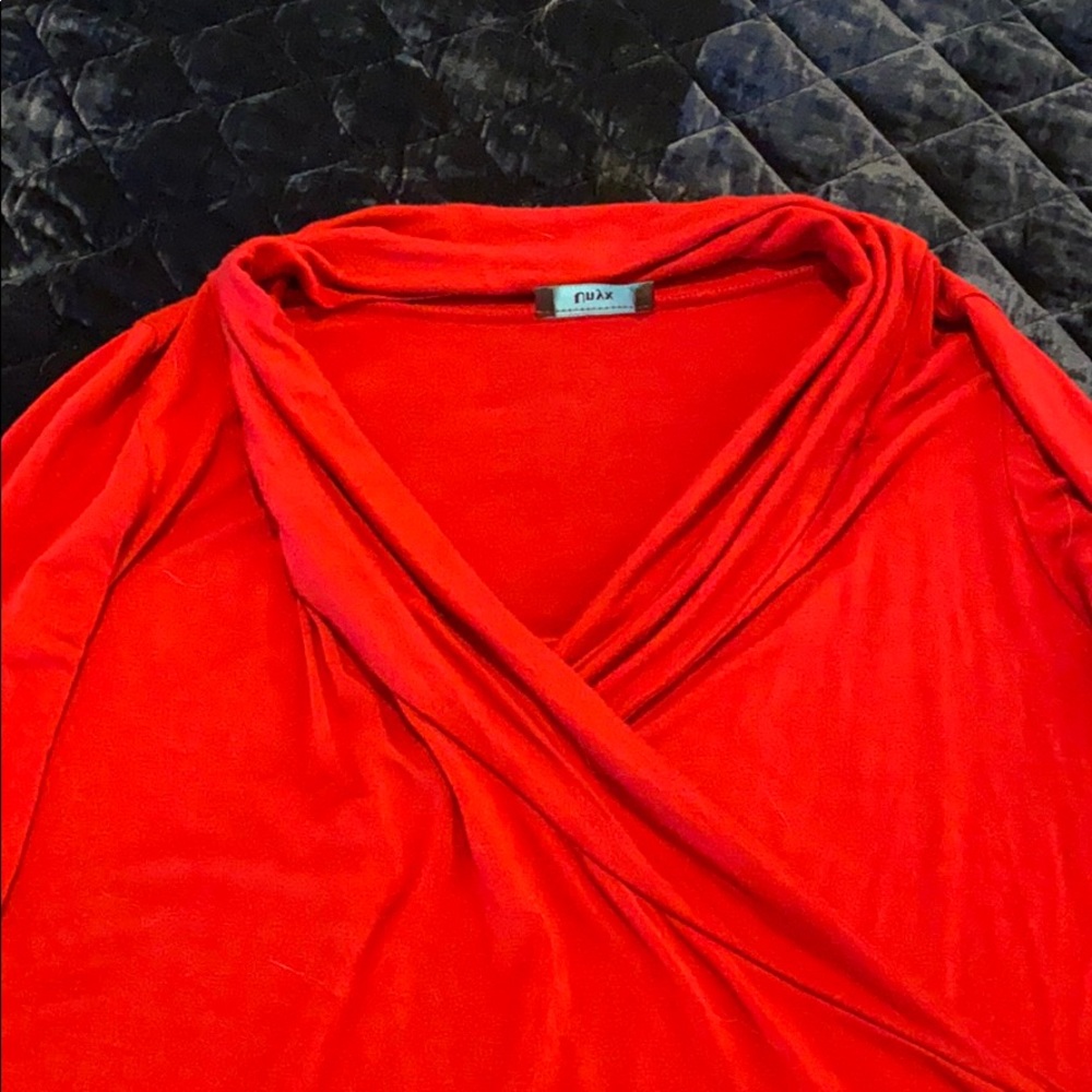 Women’s tops brown and red